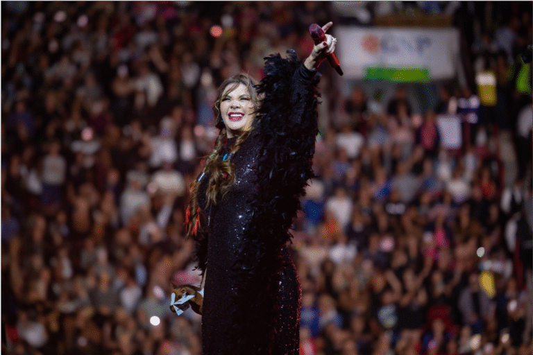 Yuridia deslumbra con ‘Monumental’, su álbum en vivo desde la Plaza de Toros México