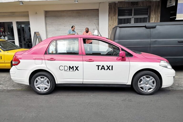 Taxi-Tiida-Blanco-Rosa-se-renta-en-cdmx-3