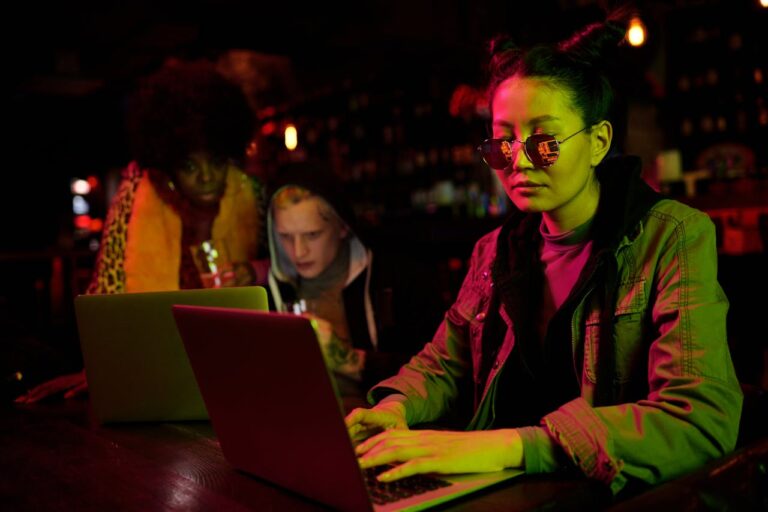 laptop IA internet trabajo