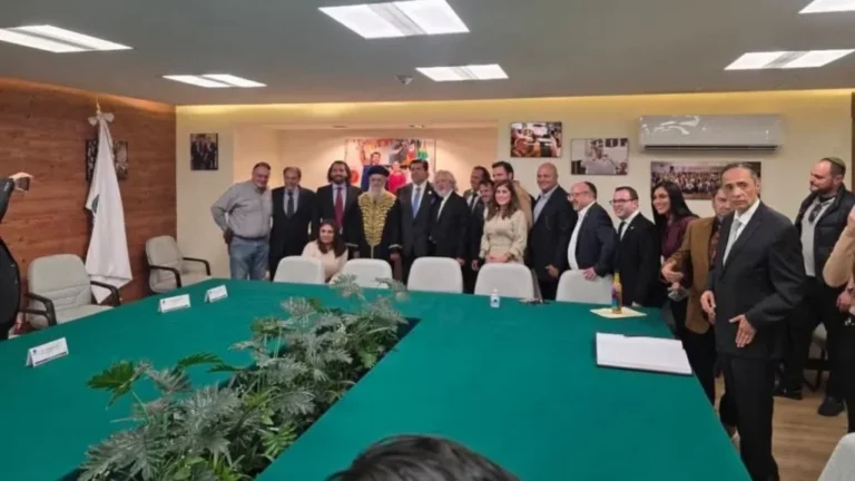 rabino-david-yosef-visita-camara-de-diputados-gran-rabino-sefardi-de-israel-1024x576