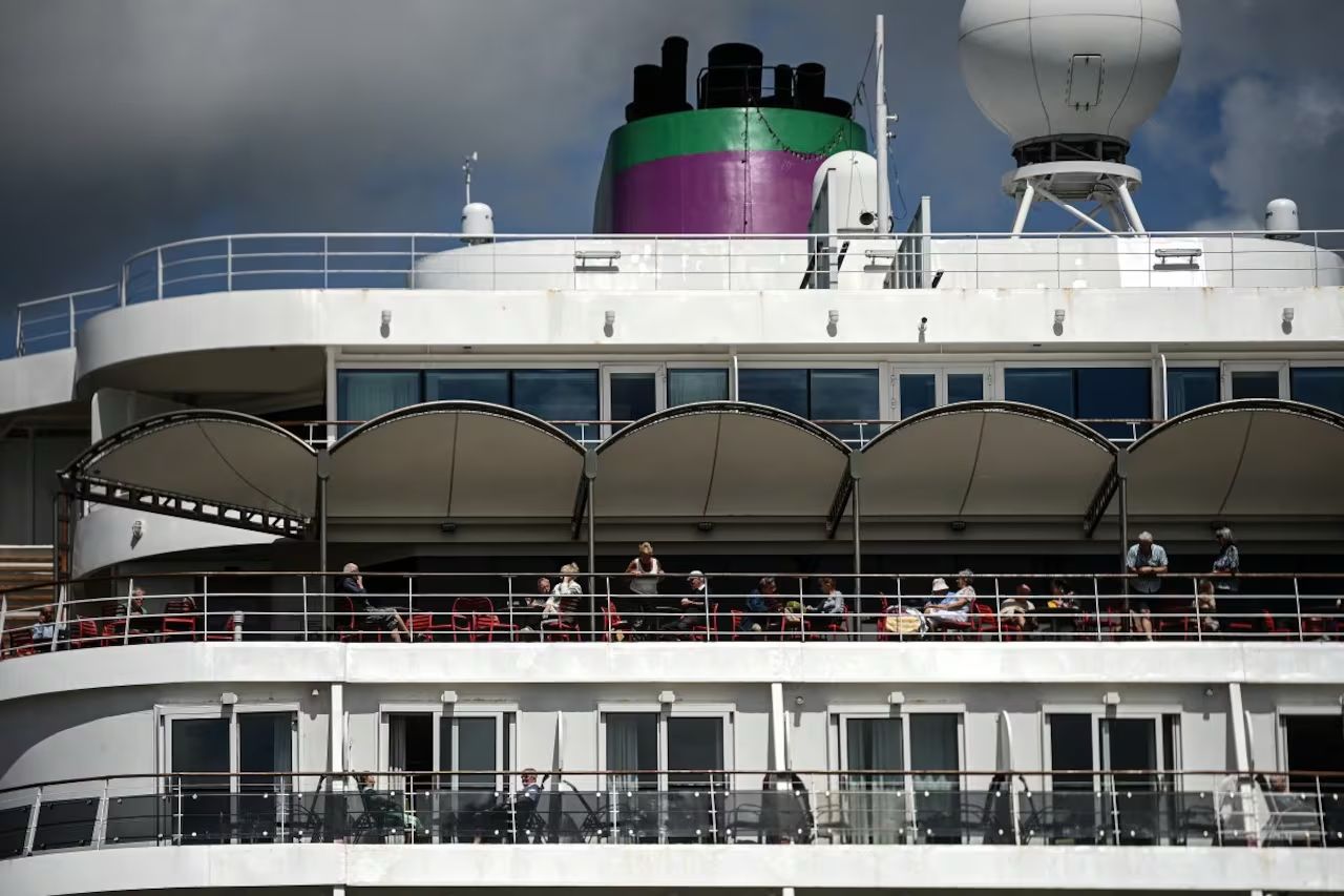Francia confina a 1,700 pasajeros de crucero por brote infeccioso; investigan intoxicación