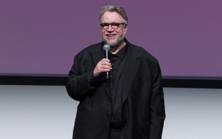 Guillermo-Del-Toro-120526